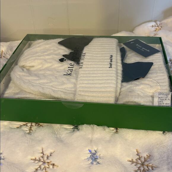 BNWT KATE SPADE Cream Scarf and Hat Christmas Gift Set main image 4